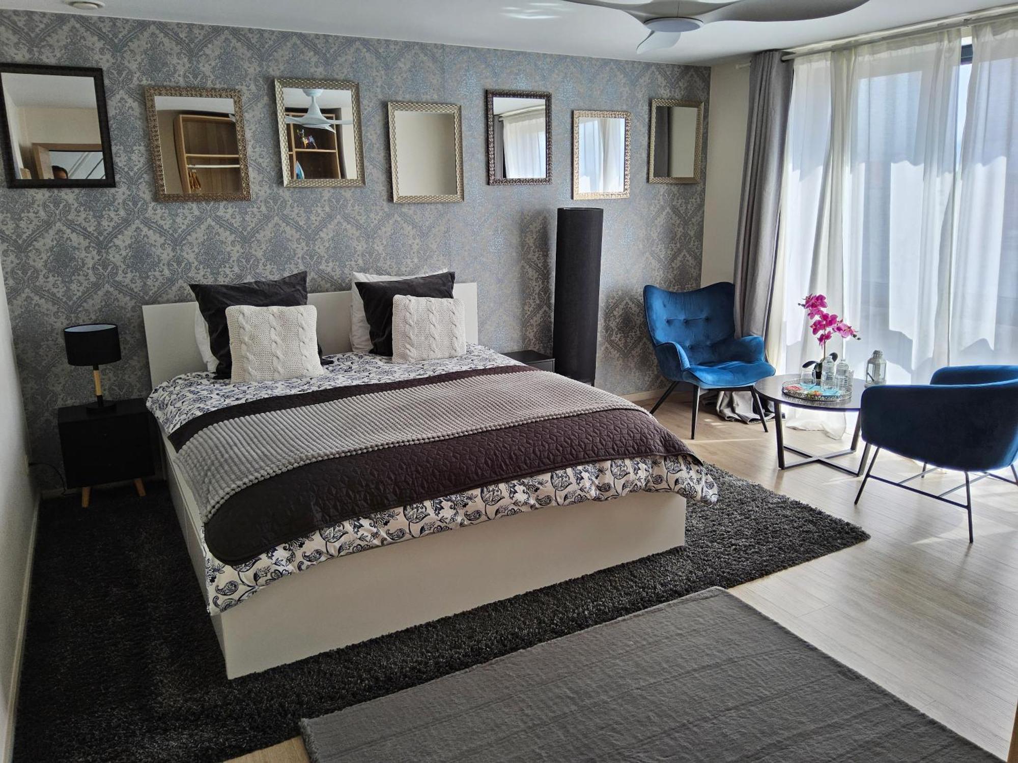 Chambre Deluxe Au 2Eme Etage, Chambre Double Au 4Eme Etage Not A Hotel